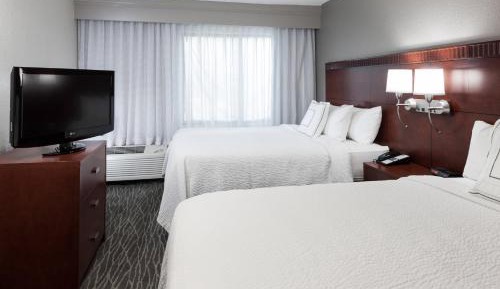 Queen Room with Two Queen Beds and Adapted Tub - Mobility and Hearing Accessible
