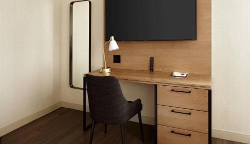Guest Room 1 Queen