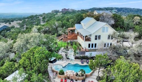 Three-Bedroom Holiday Home 