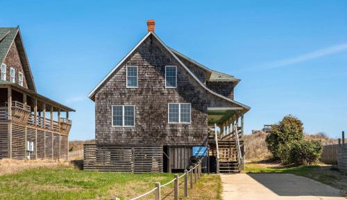 Five-Bedroom Holiday Home