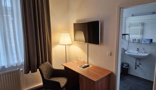 Twin Room with Private Bathroom