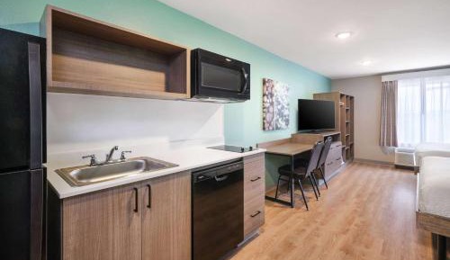 Queen Suite with Dishwasher