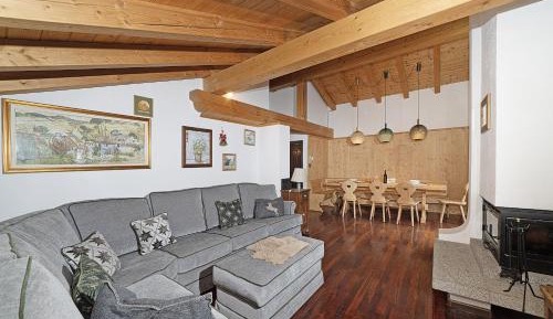 Three-Bedroom Apartment with Mountain View