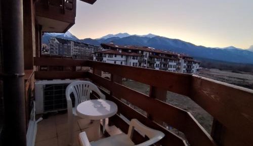 One-Bedroom Apartment with Balcony and Mountain View  
