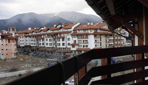 One-Bedroom Apartment with Balcony and City View