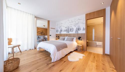 Apartment with Mountain View