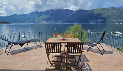 Apartment with Lake View