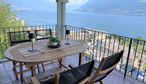 Apartment with Lake View