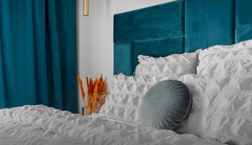 Deluxe One-Bedroom Apartment