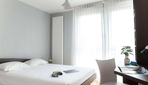 One Bedroom Apartment