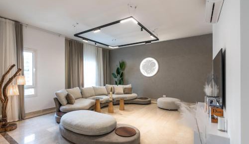 Four-Bedroom Apartment with Balcony 