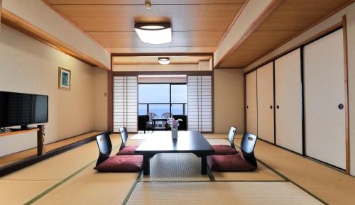 Japanese-Style Twin Room with Sea View