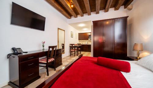 Classic Ground Floor Apartment
