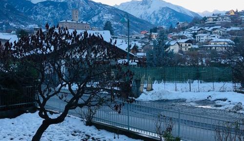 One-Bedroom Apartment with Garden View
