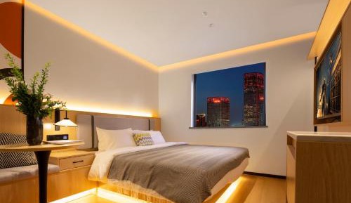 Deluxe Screen King Room