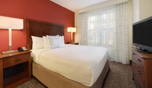 One-Bedroom Queen Suite with Sofa Bed