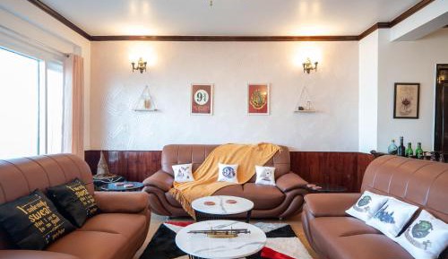 Three-Bedroom Apartment with Mountain View