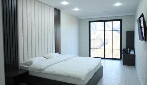 Double or Twin Room with Mountain View