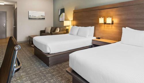 Queen Room with Two Queen Beds - Non-Smoking