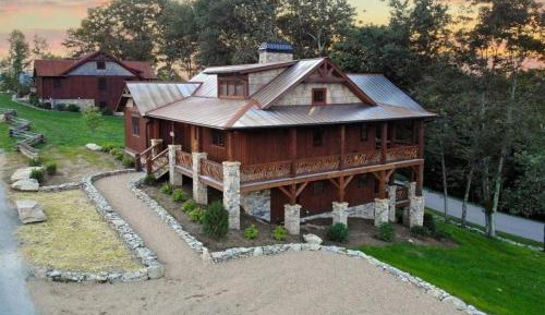 Three-Bedroom Holiday Home 