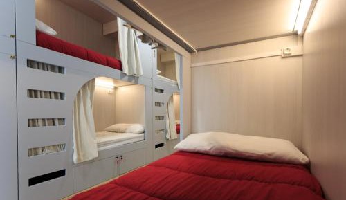  Bed in 2-Bed Dormitory Room with Shared Bathroom
