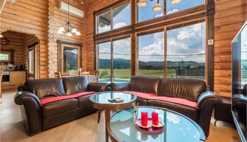 Three-Bedroom Holiday Home 