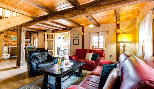 Three-Bedroom Holiday Home 