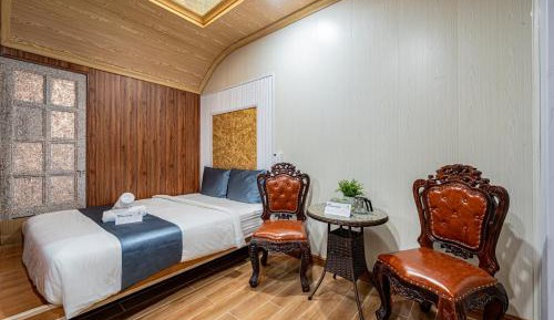 Standard Queen Room