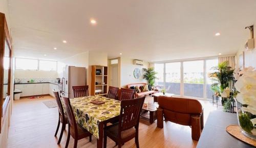 Three-Bedroom Apartment with Balcony