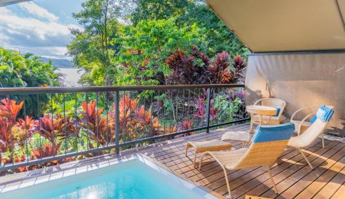 Premium Tent Ocean View King Bed