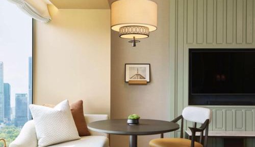 Club Corner Room with King Bed