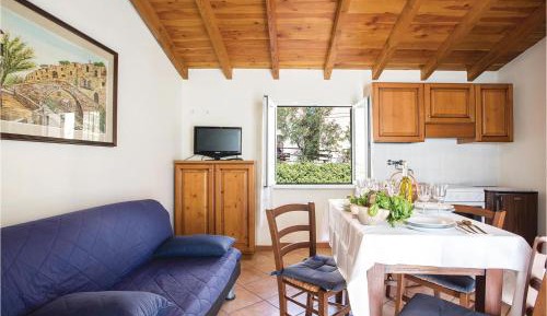 One-Bedroom Holiday Home