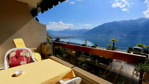 Apartment with Lake View