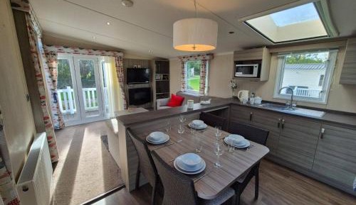 Family Room with Garden View