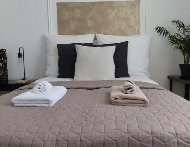 Apartment With Shared Bathroom