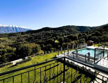 Deluxe Twin Room with Balcony Valley and Mountain View