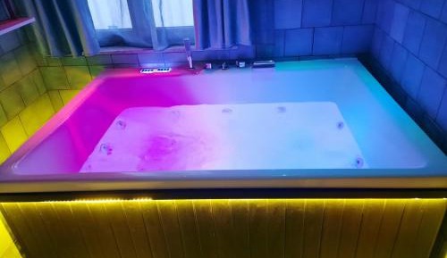 King Room with Spa Bath