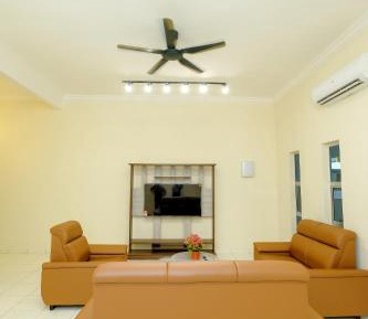 Four-Bedroom Holiday Home