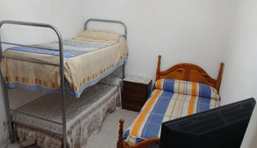 Basic Triple Room with Shared Bathroom