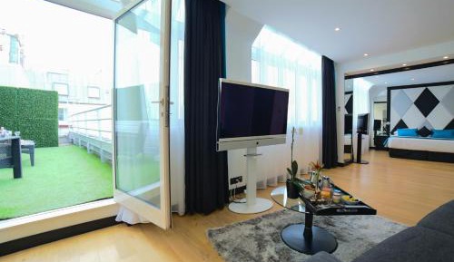 "Joséphine" Suite with Terrace and Jacuzzi 