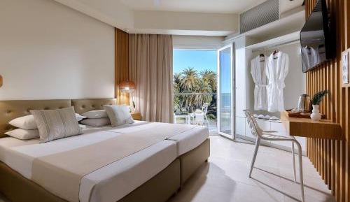Classic Queen Room with Balcony and Inland View