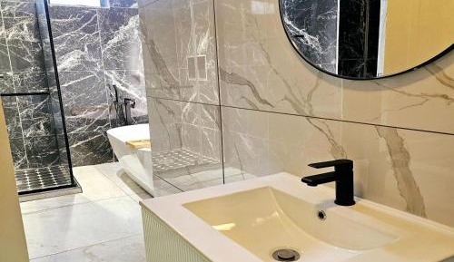 Luxury Queen Room