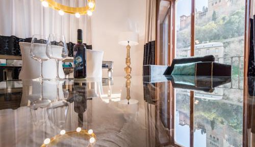 Superior One-Bedroom  Apartment with Alhambra view