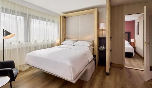 2 Bedroom Apartment with Kitchenette, Bedroom 1: 1 King,  Bedroom 2: 1 King Murphy