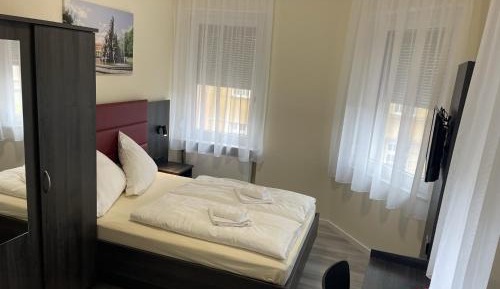 Standard Queen Room