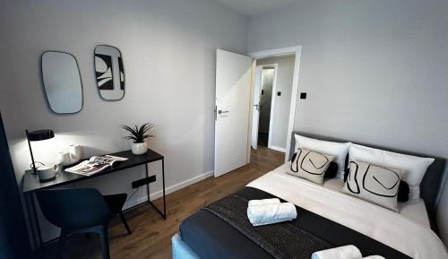 Two-Bedroom Deluxe Apartment with Balcony