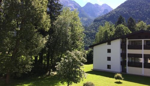 Studio Apartment with Mountain View