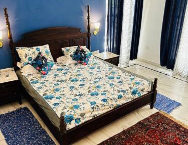 Deluxe Room (2 Adults + 1 Child)