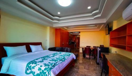 Deluxe Room (2 Adults + 1 Child)
