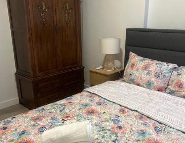 Deluxe One-Bedroom Apartment